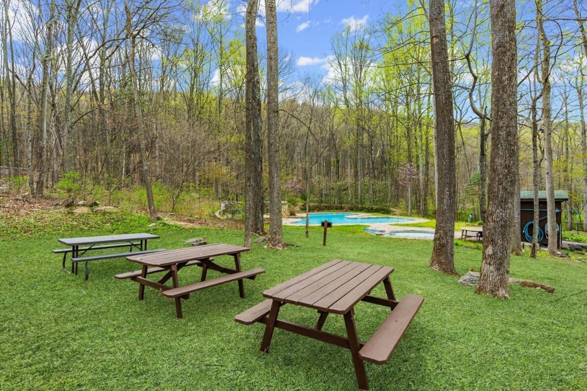 Chalet W Hot Tub, Large Deck, Grill, & Fast Wifi Berkeley Springs Exterior foto